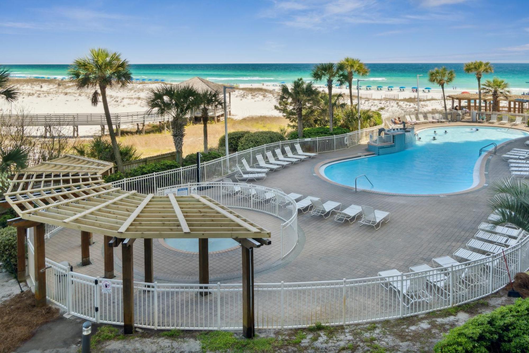 Pelican Beach Resort By Panhandle Getaways Дестин Номер фото